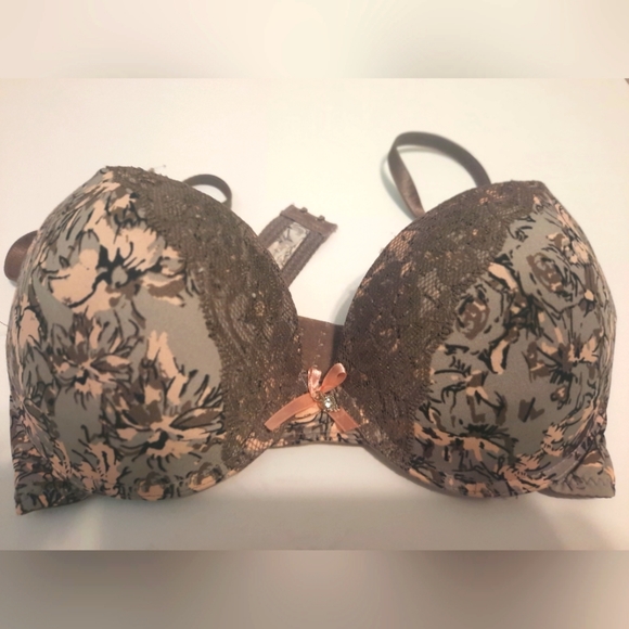Other - Floral pushup with lace trim